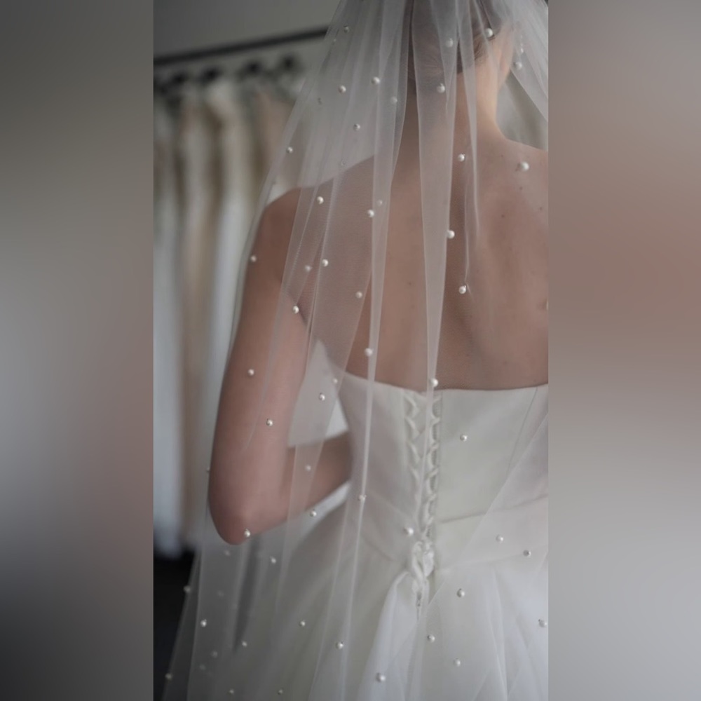 Wedding pearl veil Bridal fingertip veil with pearls LIGHT IVORY